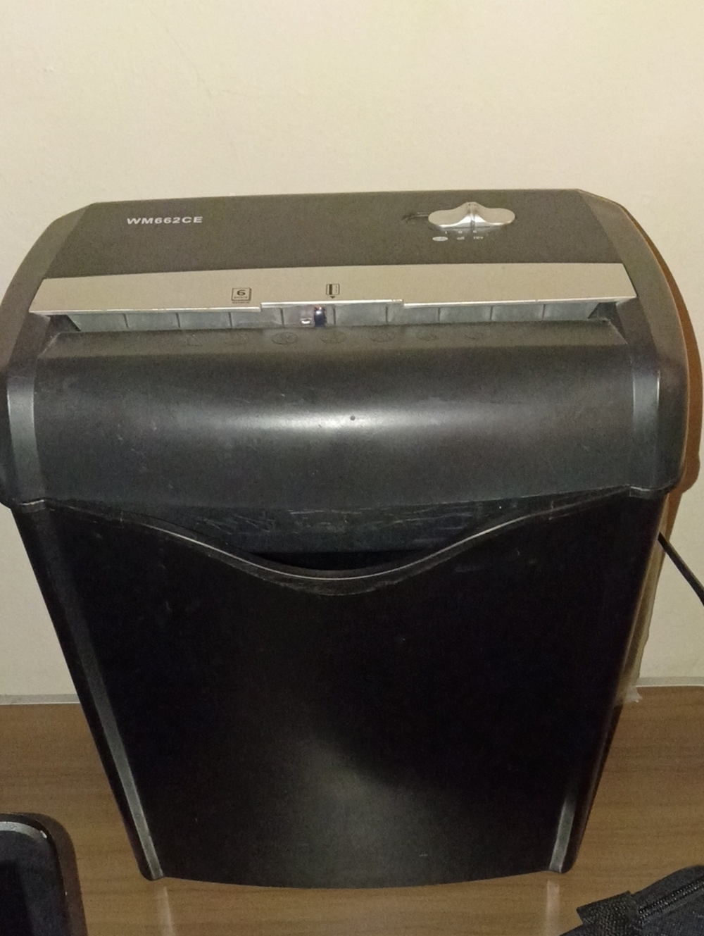 Aurora 6 Sheet & Credit Card Black Paper Shredder - Compact Office Shredder